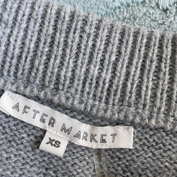 Off shoulder - Picture 3 of 3